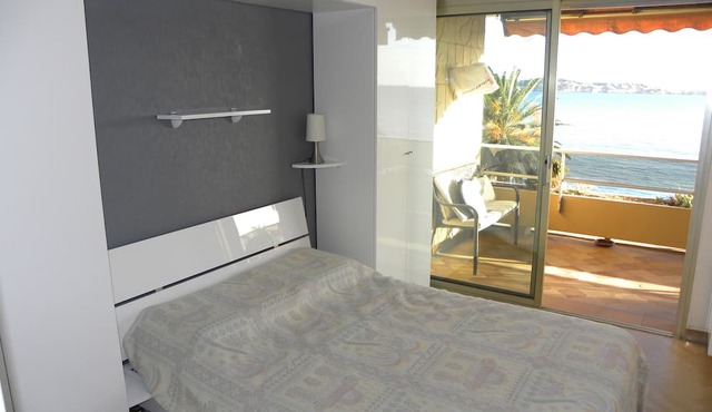 Apartment 2 Rooms + Terrace 10 m² -Front de Mer, Face Plage de Sable