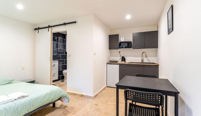 Studio Apartment 'Canto Cigalo Rdc 3' with Wi-Fi and Air Conditioning
