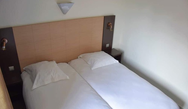 Vibrant Twin Room | 1.5 mi to Iconic La Rotonde: Great for Social Media Photos