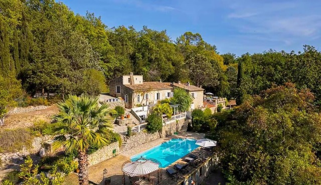 Elegant authentic Provencal "Mas". 230sqm. 13m pool. Golf 10min. 8 PAX. Peaceful