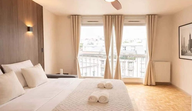 Premium studio with Eiffel Tower view & lift