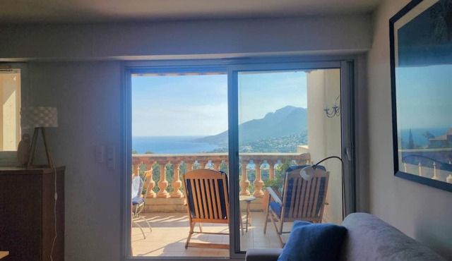 Magnificent 2p sea view and swimming pool