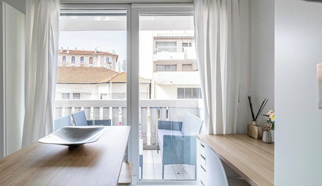 Charming Studio with balcony & pool -Heart of Nice