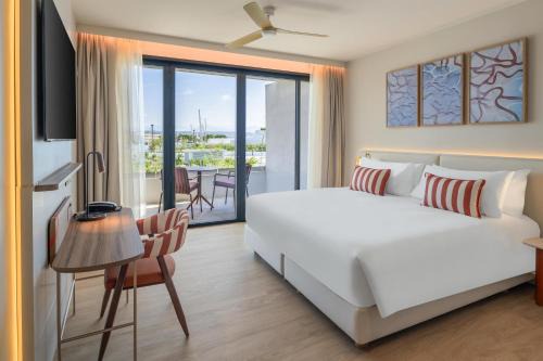 Marina Baie des Anges Hôtel, Curio Collection By Hilton