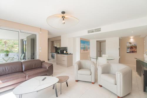Wonderful 2BR - pool and sea - parking