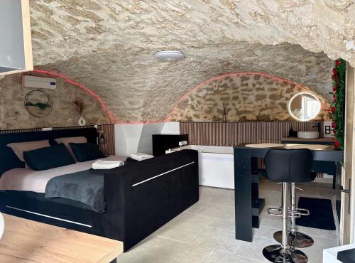 Secret loveroom-suite romantique avec spa balneo