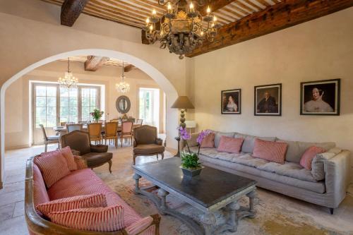 Bastide of the Rose Comtesse The Art of Intimate Luxury in Provence