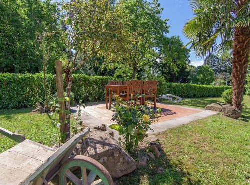 Cottage Bliss in Roussines