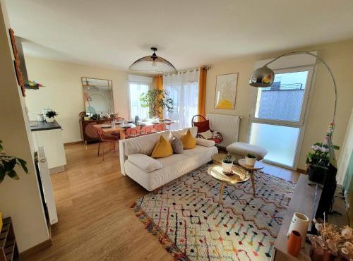 Appartement lumineux proche Genève et Jura 3 chambres, terrasses et parking