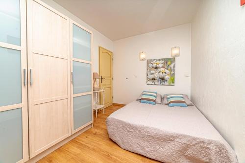 2 Bed Apartment Sleeps 6 - Pets Ok - Free Parking